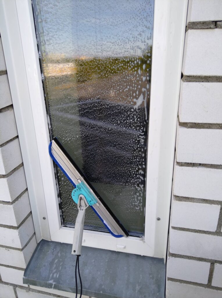 Ehitahjate tee 51a Tallinn korteriuhistu kortermaja aknede pesu ja koristus SmartlyClean 4