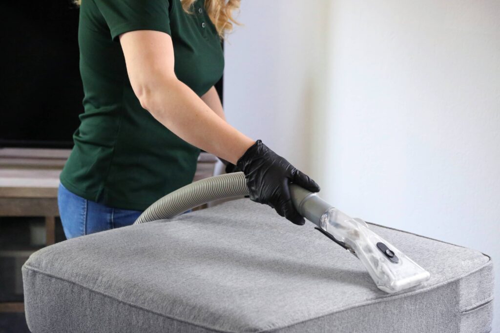 Keemiline puhastus kodus 2 vaipade ja pehme mööbli keelimine puhastus kodus SmartlyClean 1