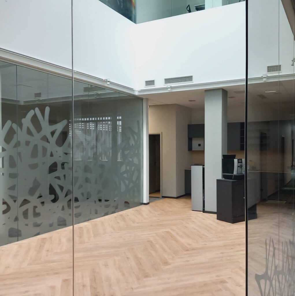 Teostatud puhastustööd Pärnu mnt ehitusjärgne äripinna koristus