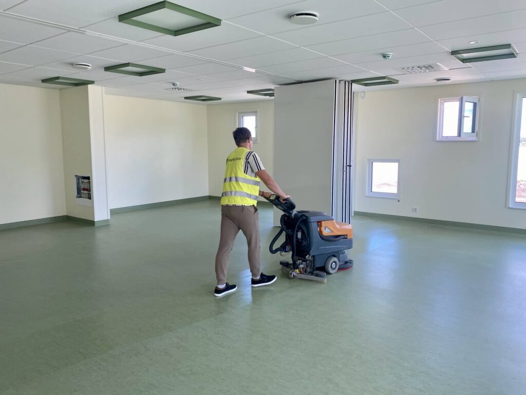Põrandate süvapesu 1 Vaela lasteaed koristustood eripuhastustood linoneumkatte puhastus SmartlyClean 2