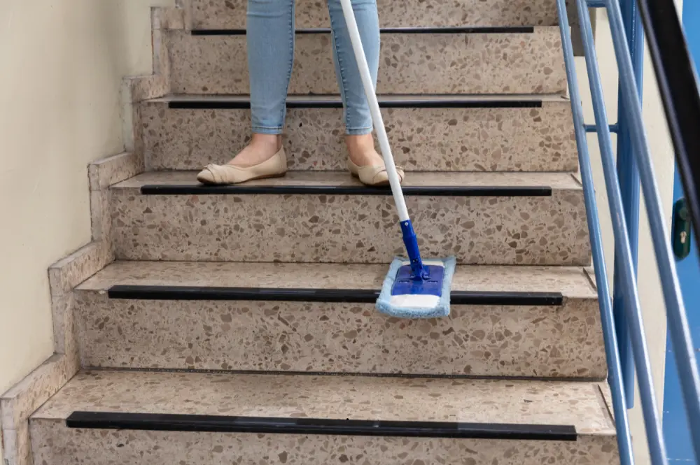 Trepikoja koridori koristus kortermajad haldusteenus 3